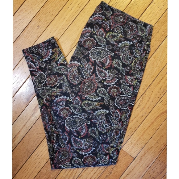 LuLaRoe Pants - NWOT LuLaroe Tall & Curvy Patterned Leggings
